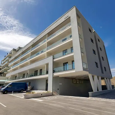 Lux Ella Apartment With Shared Pool Makarska Exterior photo