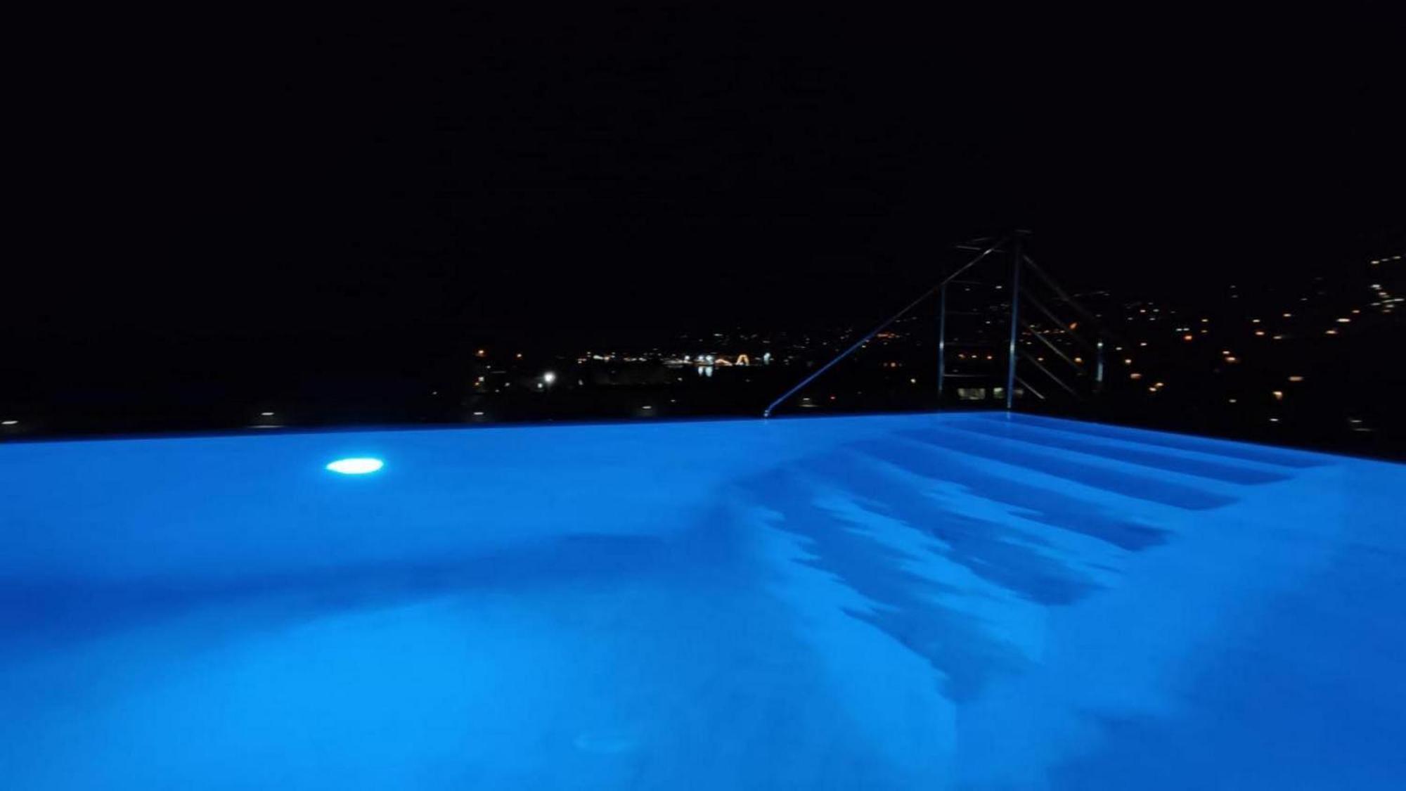 Lux Ella With Shared Pool Apartman Makarska
