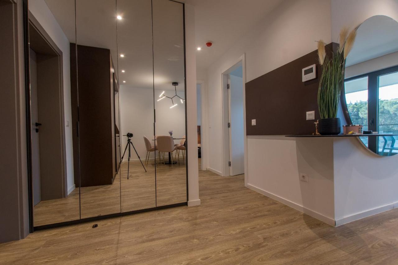 Apartment Lux Ella With Shared Pool Makarska
