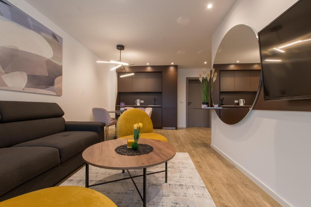 Apartment Lux Ella With Shared Pool