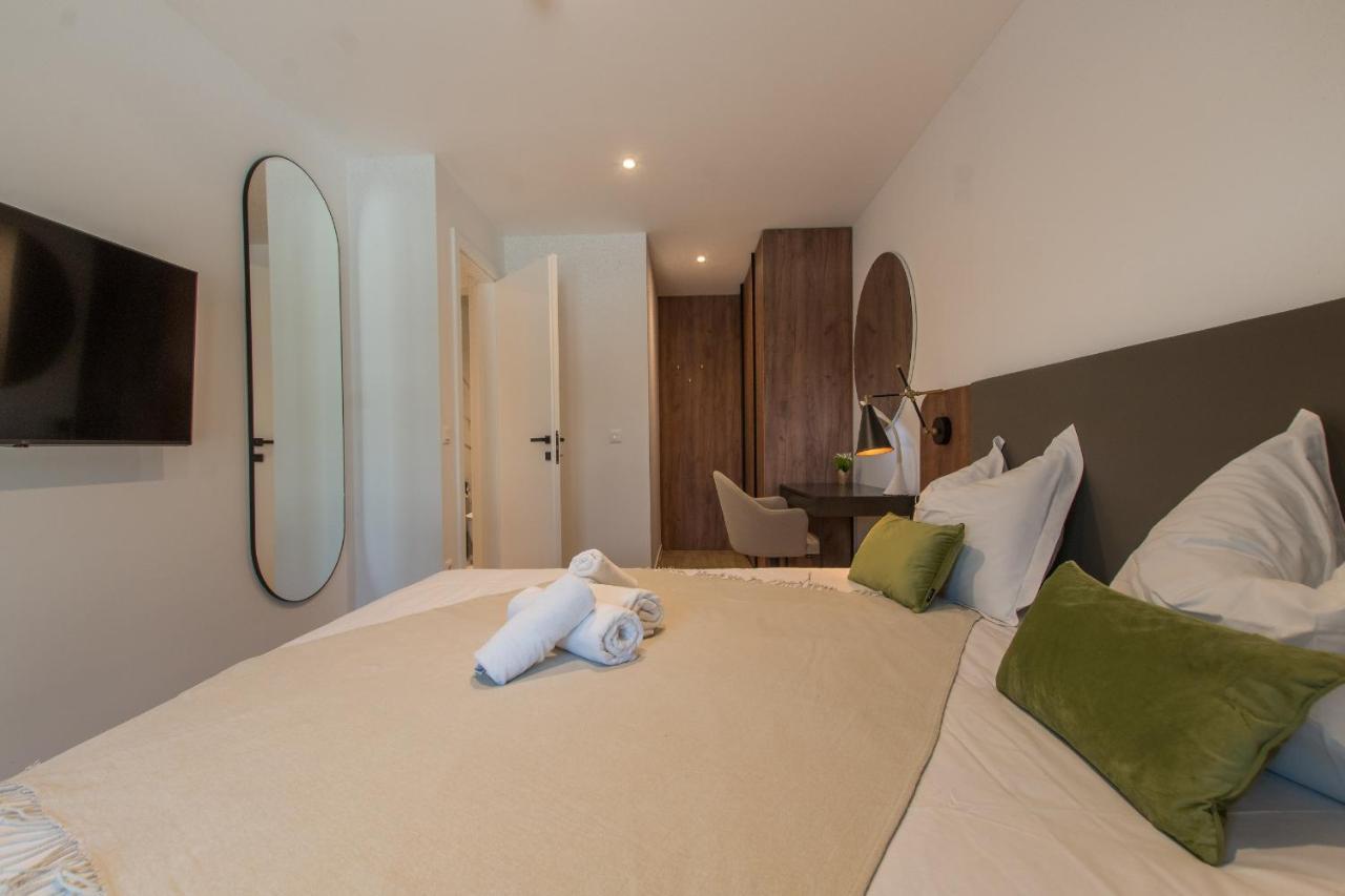 Lux Ella With Shared Pool Apartment