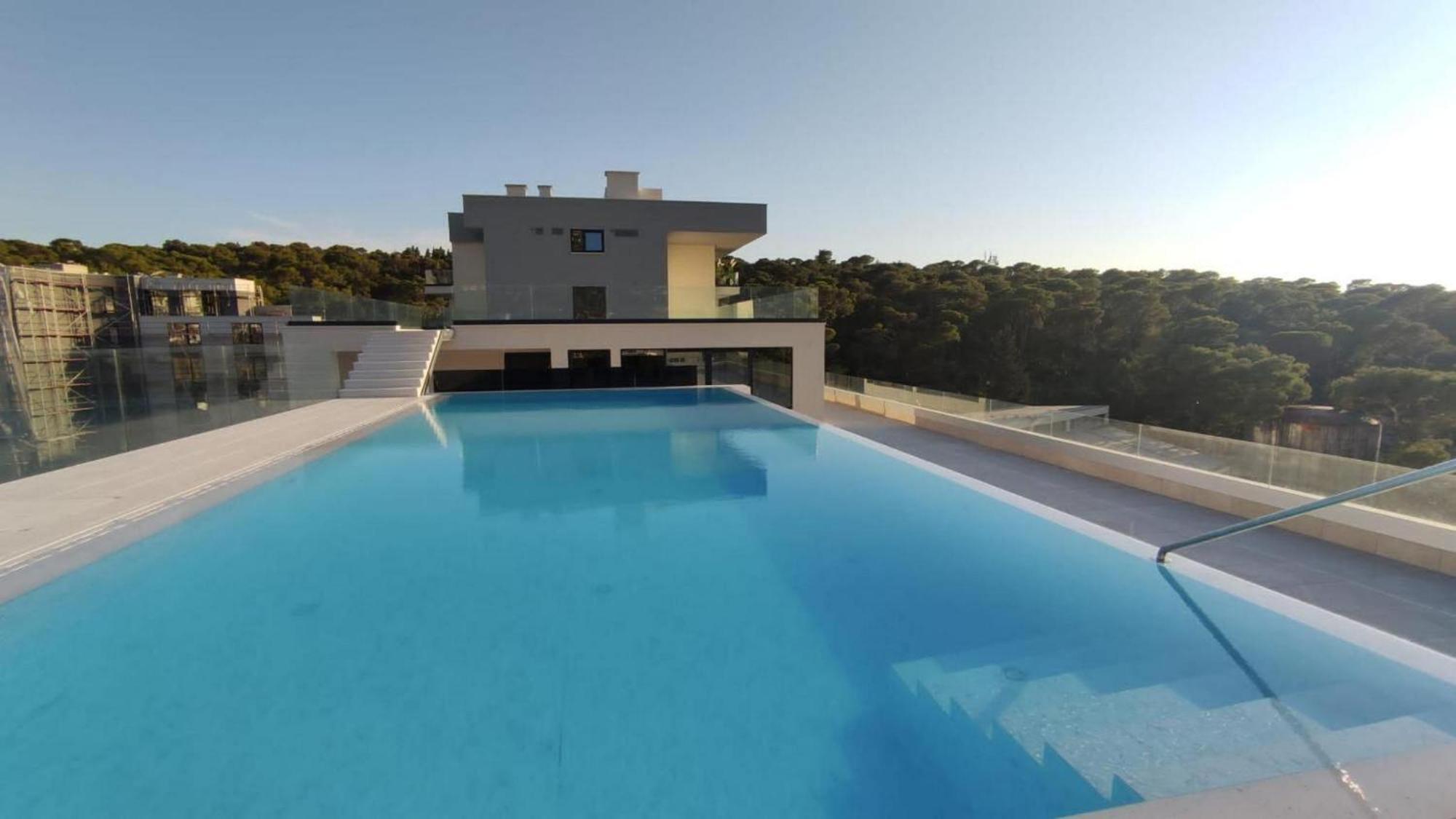 Lux Ella With Shared Pool Apartment Makarska