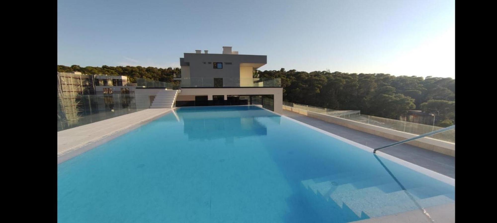 Lux Ella With Shared Pool