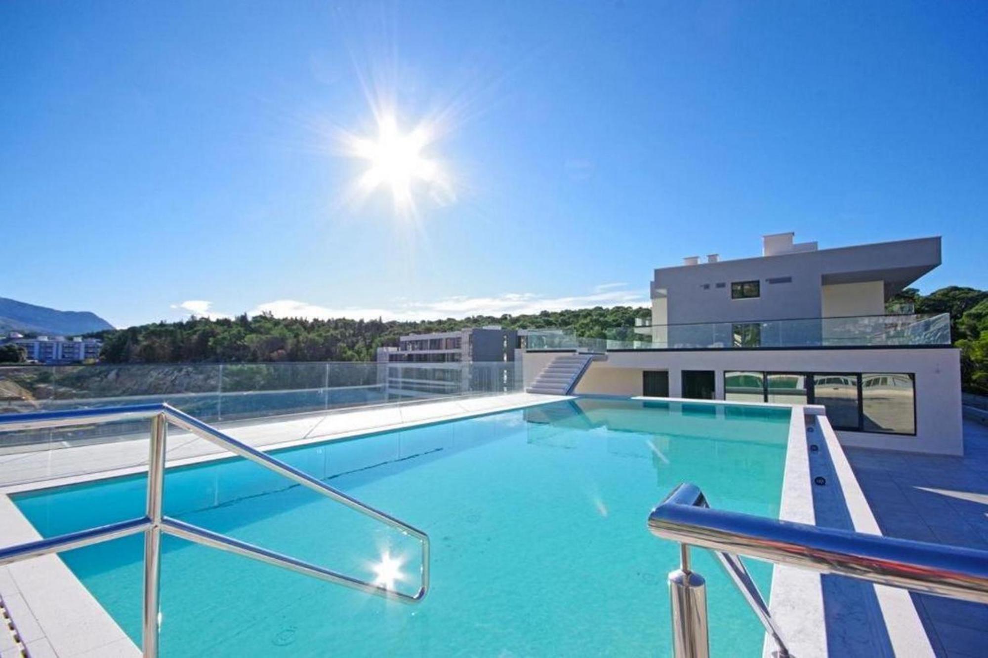 Lux Ella With Shared Pool Apartment